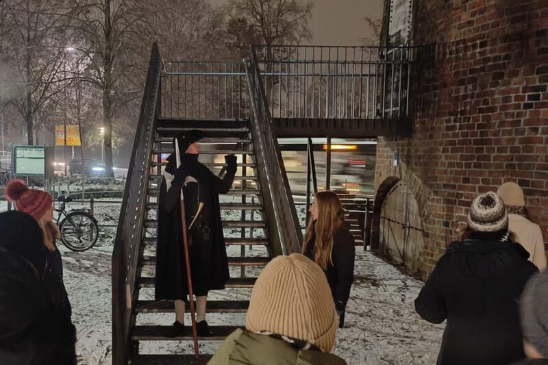 Oldenburg: Nachtwächter-Führung (Erlebnistour) - Mysterious Places and Dark Alleys