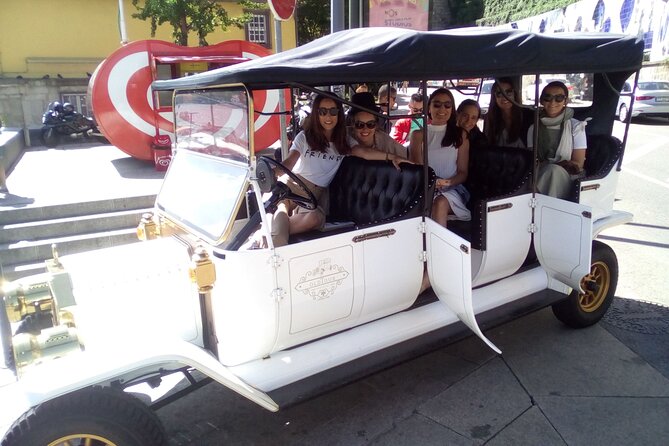 Oldtown Tour - Unique Features: Vintage Cars and Scenic Landscapes