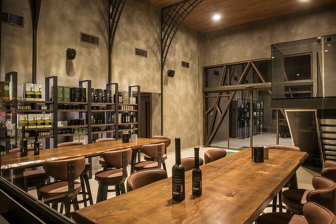 Olive Oil Food Pairing in Crete - The Expertise of the Guides at Savouidakis