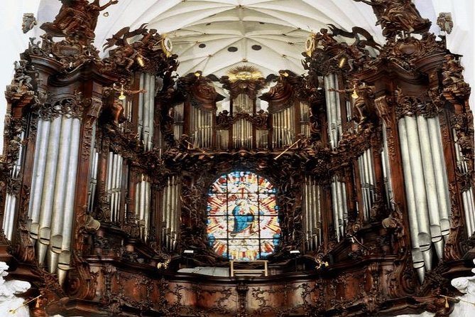 Oliwa Cathedral in Gdansk & Trip to Park - 2h private trip by luxury car - The Experience of the Luxury Vehicle and Onboard Amenities