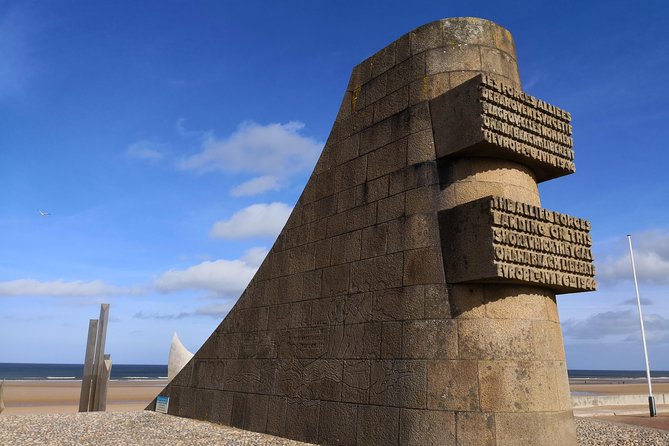 OMAHA Beach - Day trip from Paris to Normandy in a small group (3/7 pax) - Reflecting at the Colleville-sur-Mer American Cemetery