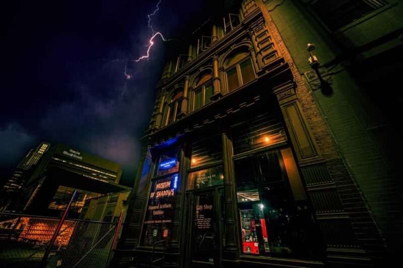 Omaha Ghost Tours: Otherworld Oblivion & Omens - The Guide and Storytelling Style