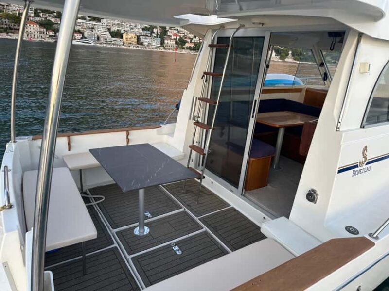 Omi: Bra Island Private Boat Tour with Lunch & Drinks - What Makes the Amphora Boat Stand Out