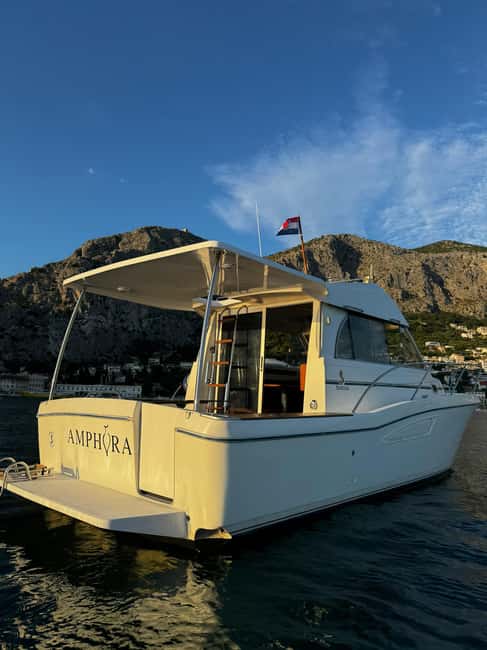 Omi: Bra Island Private Boat Tour with Lunch & Drinks - The Pucisca Stop: A One-Hour Break on Bra Island