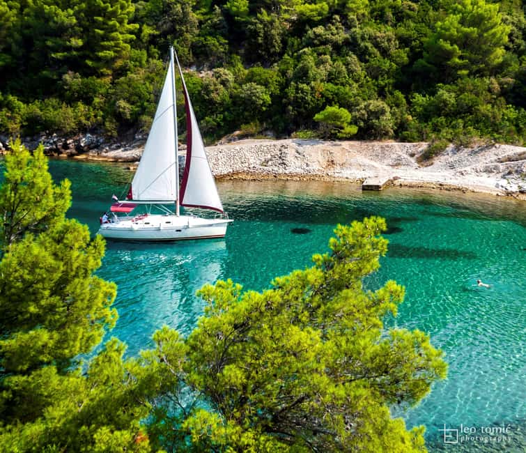 Omi: One-Day Trip with the Sailboat Nana - Private Tour - Accessibility and Group Size