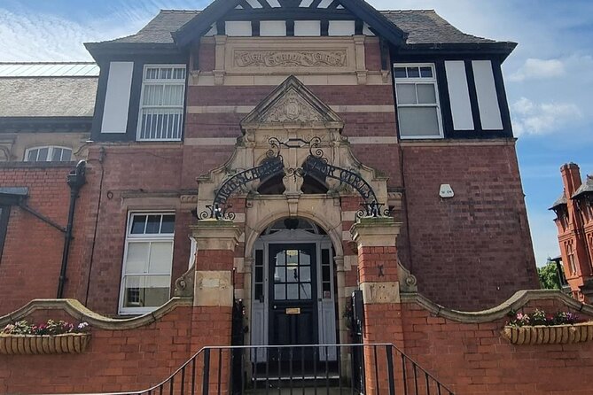 On the Origins of Charles Darwin: A Self-Guided Audio Tour of Shrewsbury - The 16th Century Old Market Hall and Local Treasures