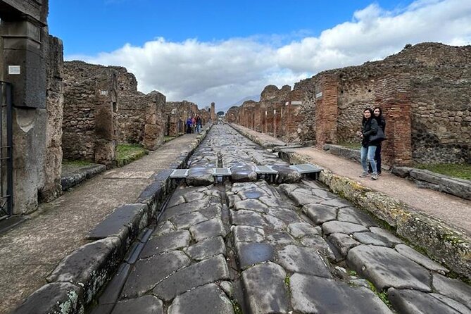 Once upon a time Pompeii 2 and a half hour tour - The Importance of the Skip-the-Line Ticket Service