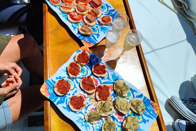 One day excursion on a sailing boat in the Gulf of Alghero - Logistics and Accessibility Details