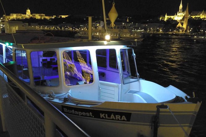 One hour Hen or Stag private party boat Budapest with unlimited beer and wine - Key Points