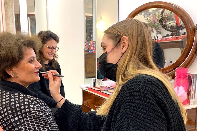 One-hour Private Makeup Class with a Pro Makeup Artist - Key Points