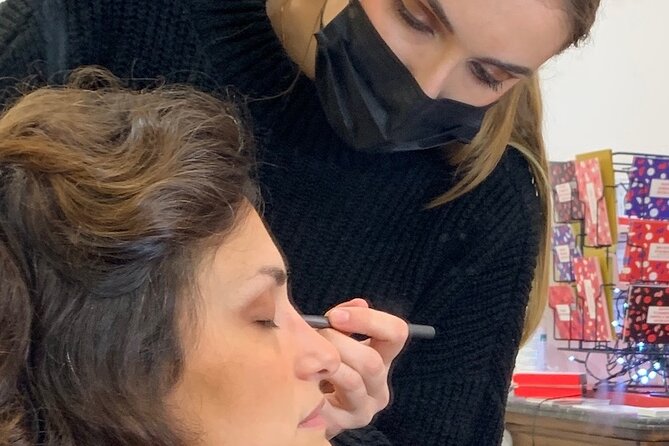One-hour Private Makeup Class with a Pro Makeup Artist - How a One-Hour Makeup Class Works in Detail