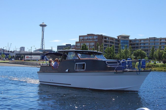 One Hour Social Sightseeing Cruise - BYOB! - Local Guide Expertise and Friendly Service