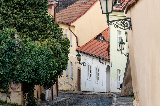 One Prague Tour: The Castle Side with local Food & Beer - Loreta Church and Its Cultural Significance