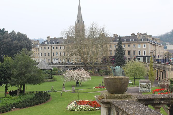 One Way or Round Trip Private Transfer: Heathrow Airport to Bath - Managing Flight Delays and Flexible Pickups