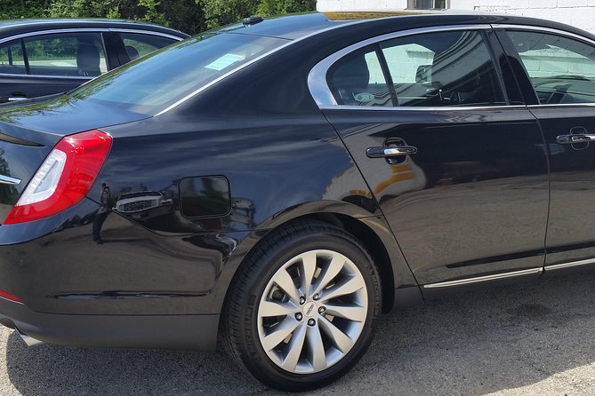 One-Way Private Curbside Midway Airport Transfer - Convenient Chicago Arrival: Private Midway Airport Transfer for Up to 3 Passengers