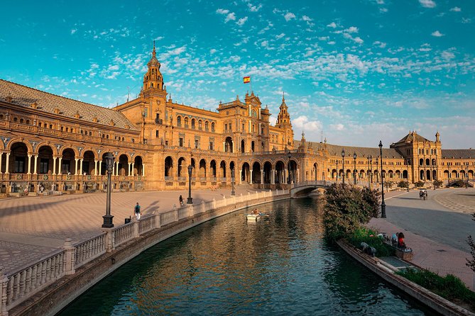 One-way Private Transfer From/To Sevilla Airport - Practical transfer service from Sevilla Airport for up to 4 travelers