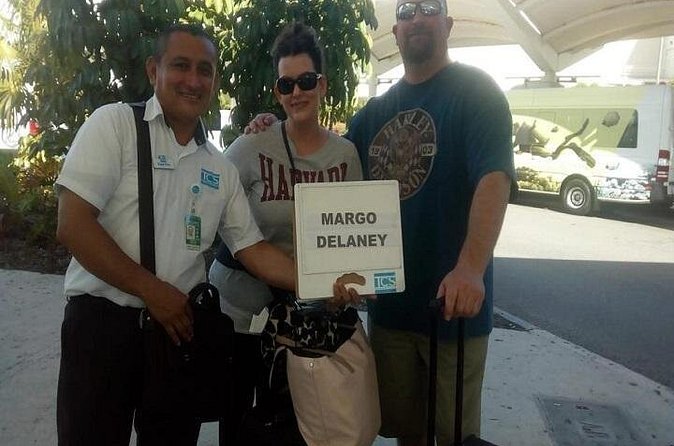 One-way private transportation Cancun Airport - Cancun Hotel Zone - The Experience of the Driver