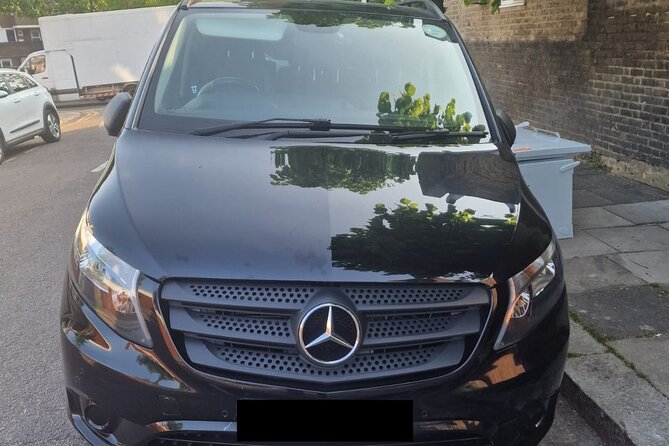 One Way Taxi Transfer from Gatwick Airport to London - Efficient and Reliable Gatwick to London Transfer for Up to Three People