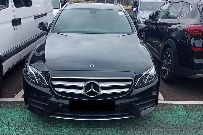 One Way Taxi Transfer from Heathrow Airport to Gatwick Airport - Optional Child and Booster Seats: Extra Safety