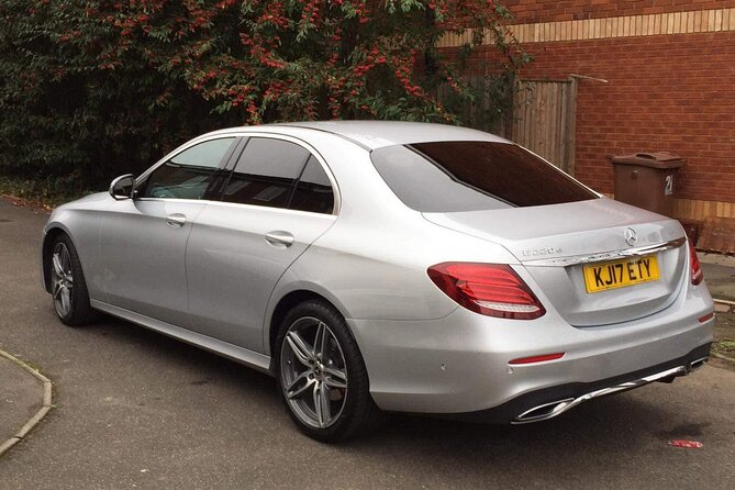 One Way Taxi Transfer from Heathrow Airport to Luton Airport - Seamless Private Taxi from Heathrow to Luton for Up to Three People