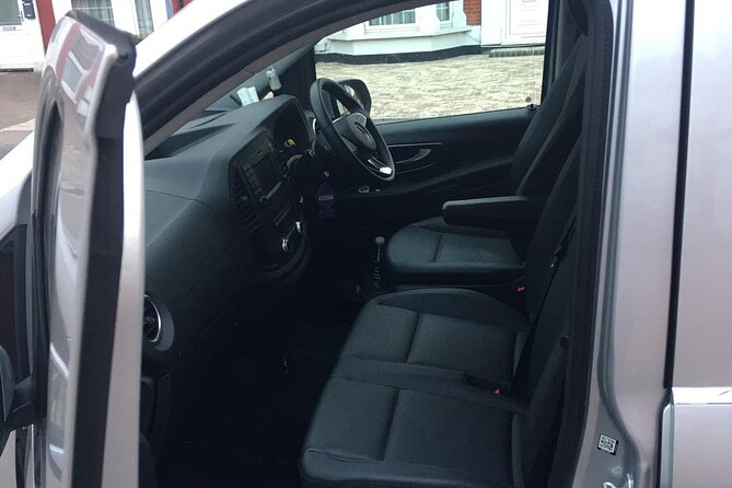 One Way Taxi Transfer from London to Gatwick Airport - Convenient Pickup and Meeting Arrangements in London