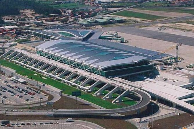 Oporto Airport: Private Arrival Transfer to Porto city hotels - Key Points
