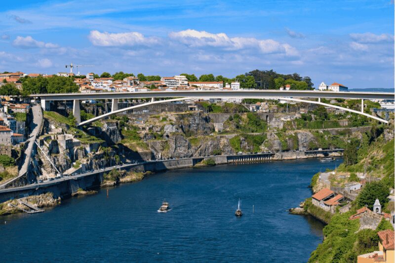 Oporto Tuk Tuk Tour: Among bridges and mysteries - 1.30h - Practical Details: Duration, Accessibility, and Cancellation
