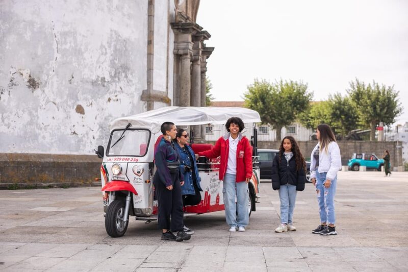 Oporto Tuk-Tuk Tour: Fast, Fun & Flexible  1H to Full Day! - The Role of the Guide: Local Insights and Stories