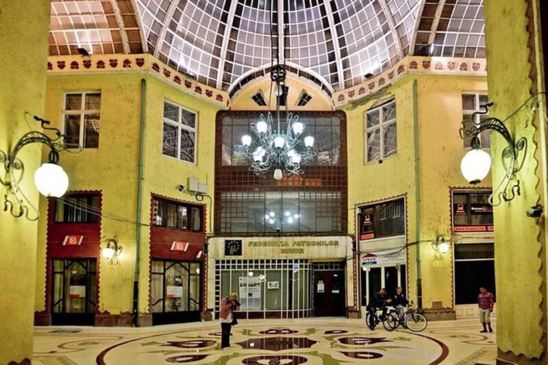 Oradea city tour - Discovering Poynar House and the Catedrala Adormirea Maicii Domnului