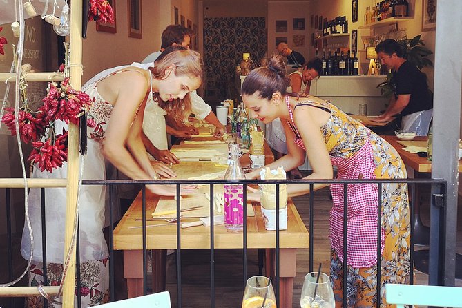 Orecchiette Cooking Class and Wine Pairing in Lecce - The Location and Atmosphere at La Strada del Vino