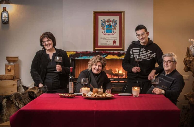 Organic Wine, Local Food Tasting & Vineyard Walk near Assisi - Key Points