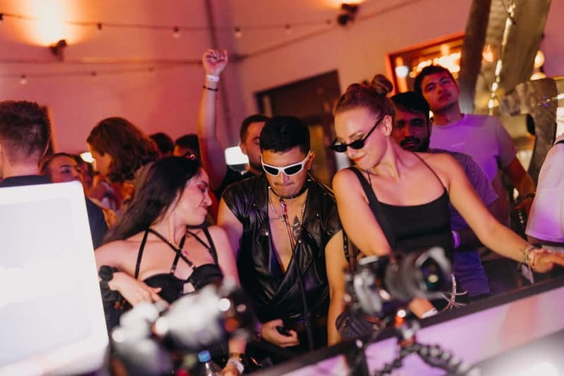 Original Hamburg Pub Crawl Sex & Crime St. Pauli Tour - Responsible Drinking and Safety Measures