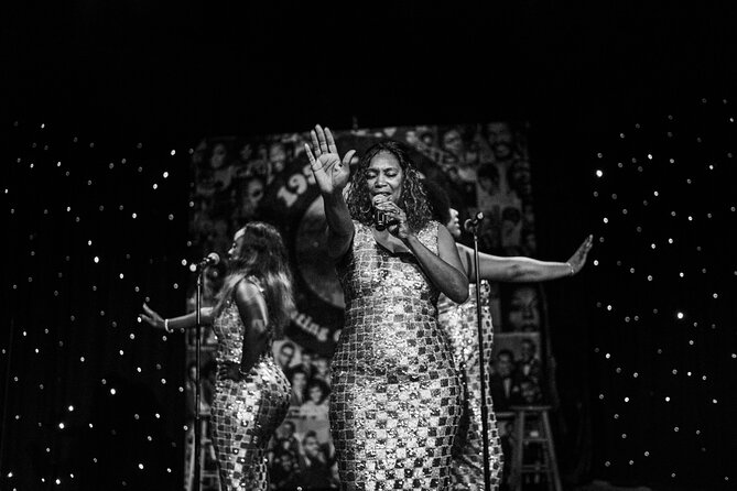 Original Motown Christmas Tribute Show - The Holiday Spirit and Christmas Theme Integration