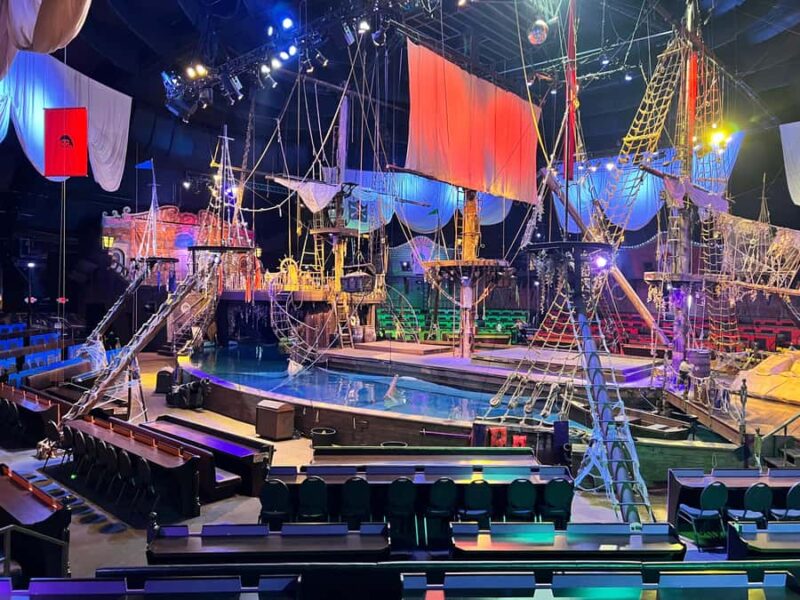 Orlando: Pirates Dinner Adventure Show Deluxe Package - An Entertaining Night Out with the Pirates Dinner Adventure Deluxe Package