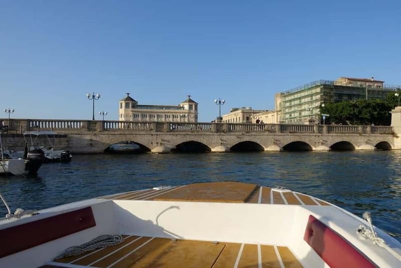 Ortigia: tour delle grotte marine in barca - Key Points