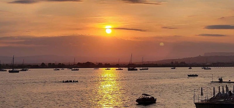 Ortigia: tour delle grotte marine in barca - Scenic Views of Ortigia’s Historic Landmarks from the Water