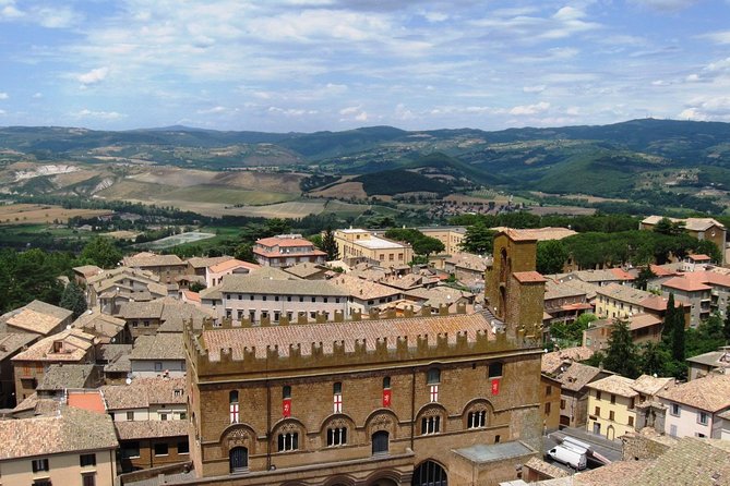 Orvieto, the Cathedral with golden mosaics and the medieval city Private Tour - Logistics: Meeting Point and Tour Structure