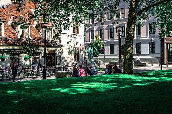 Oslo City Private Walking Tour - Visiting Oslo City Hall and Its Artworks