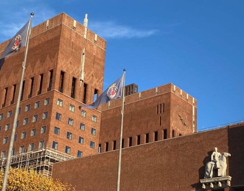 Oslo: City Walking Tour with Passionate Independent Guide - Visiting Oslo City Hall and Aker Brygge District