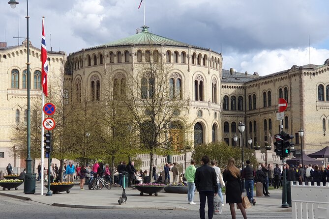 Oslo Easy Walk 2 hours - A Closer Look at Oslo Cathedral and Food Hall