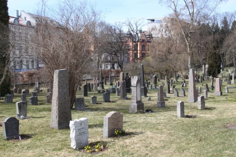 Oslo: Food Tasting and Walking Tour with a Local - Traditional Norwegian Dress Shop Visit