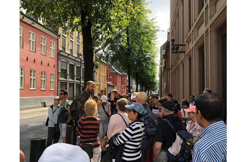 Oslo: Guided Walking Tour of Central Oslo with Local Guide - Logistics: Easy Meeting and Group Size