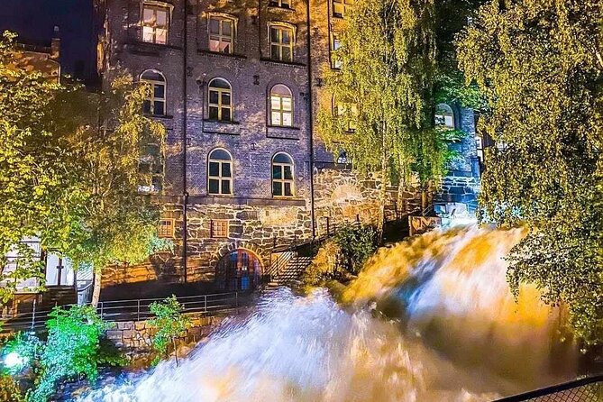 Oslo: Norwegian Food Tour & Hidden Gems City Walk - Tasting Norwegian Waffles and Brown Cheese on Karl Johans Gate