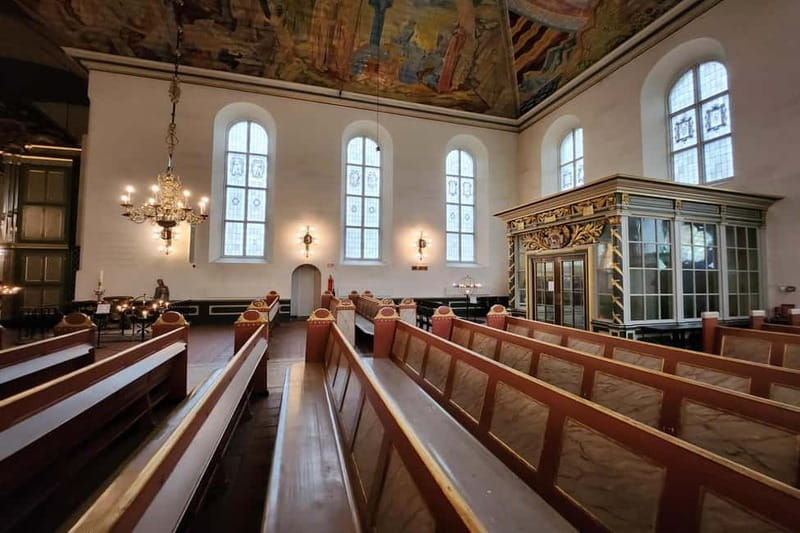 Oslo Old Town Highlights Private Walking Tour - Discovering Oslo City Hall and Its Role in Peace