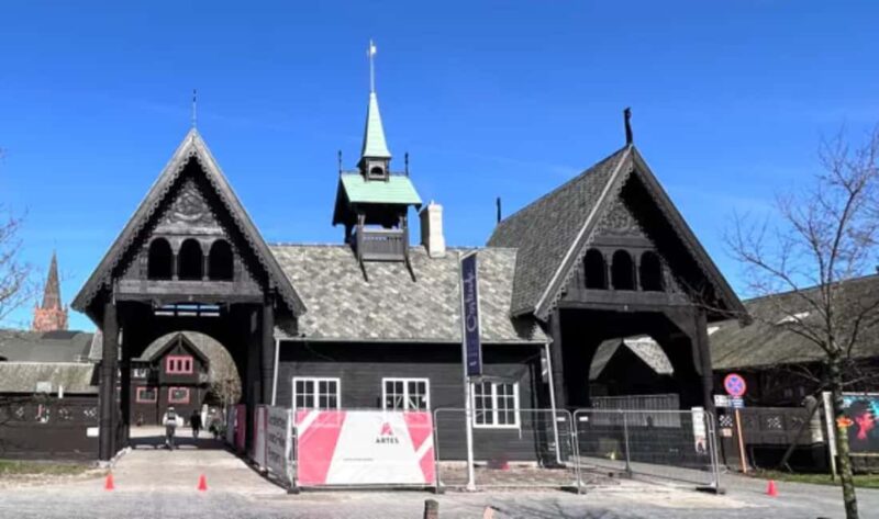 Ostend : Private Royalty Tour with local certified guide - Practical Details: Meeting Point, Group Size, and Booking