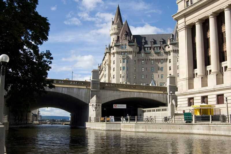 Ottawa: Guided Bike Tour through Ottawa and Gatineau - The Experience with a Professional Guide
