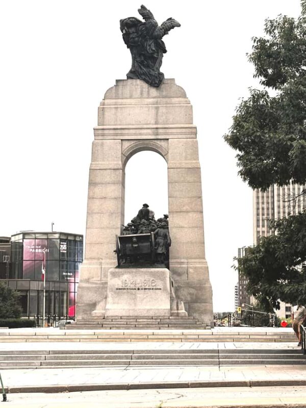 Ottawa: Heritage Walking Tour - Starting at 35 George Street: The Meeting Point and First Impressions