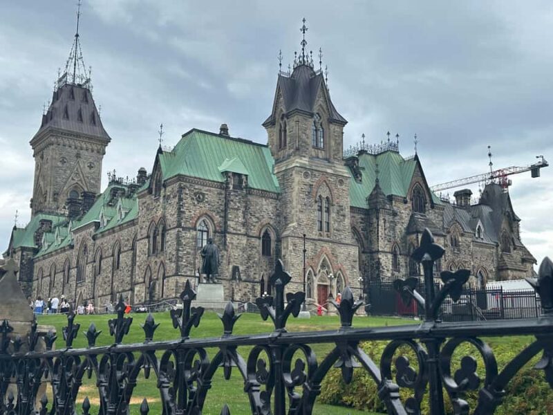 Ottawa: Heritage Walking Tour - The Significance of the Rideau Canal: A UNESCO Heritage Site