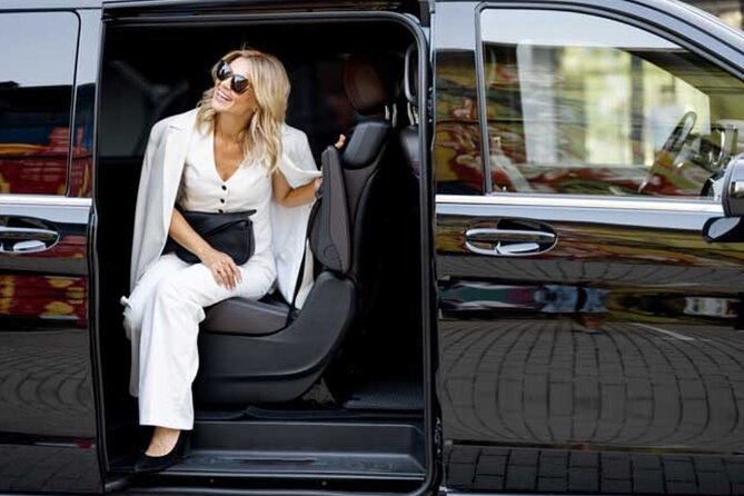 Ottawa Private Car and Guide Service - Explore Ottawa with Private Car and Guide Service for Up to 5 People