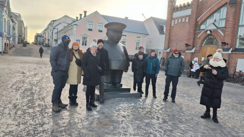 Oulu: City Tour - Starting at the Iconic Toripolliisi Policeman Statue